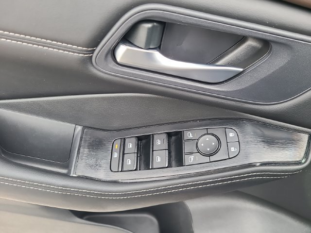 Used 2023 Nissan Rogue SV w/ SV Premium B Package FWD image 19