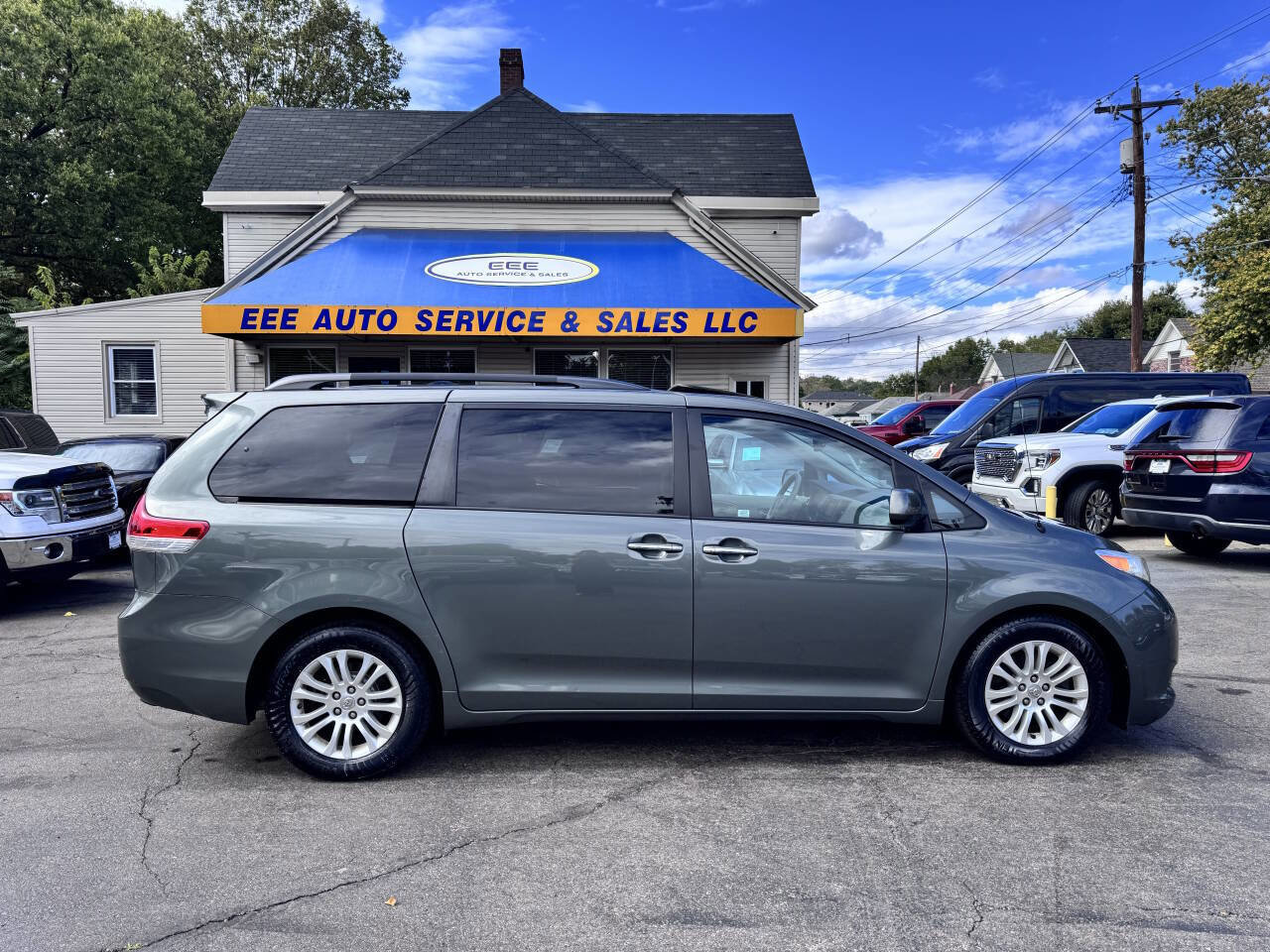 Used 2014 Toyota Sienna XLE