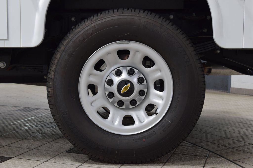 Used 2025 Chevrolet Silverado 3500 W/T w/ WT Convenience Package AWD/4WD image 17