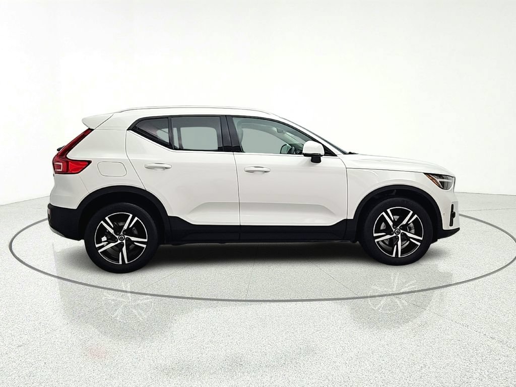 Used 2023 Volvo XC40 B5 Plus AWD/4WD image 8