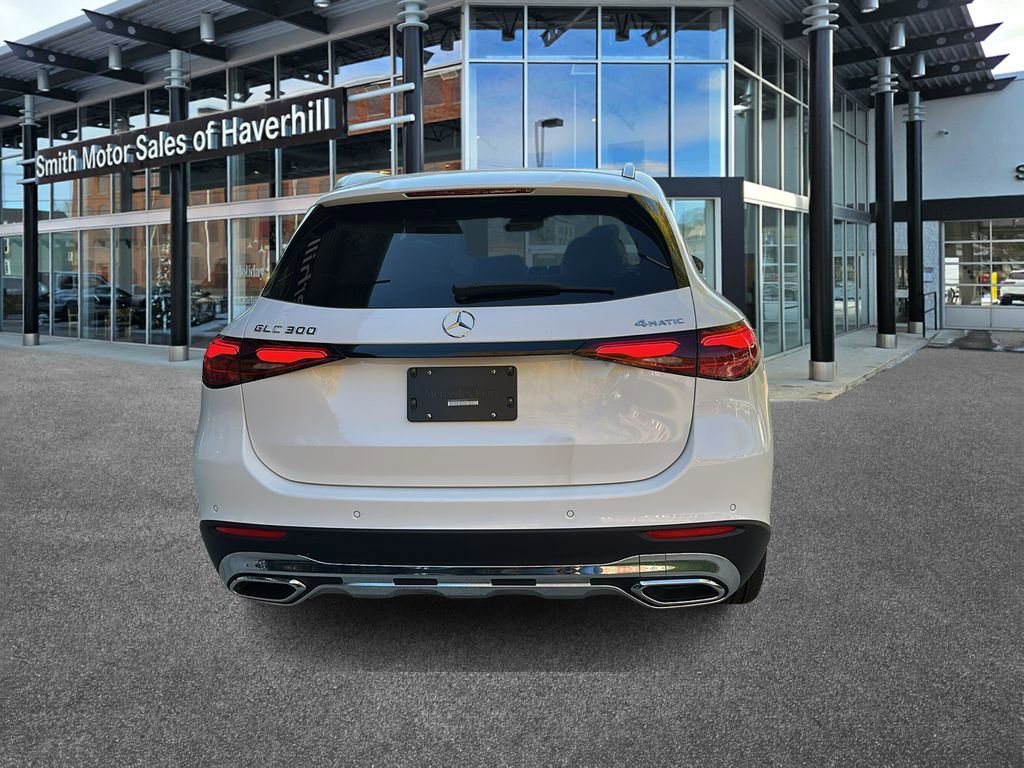 Used 2025 Mercedes-Benz GLC 300 4MATIC image 5