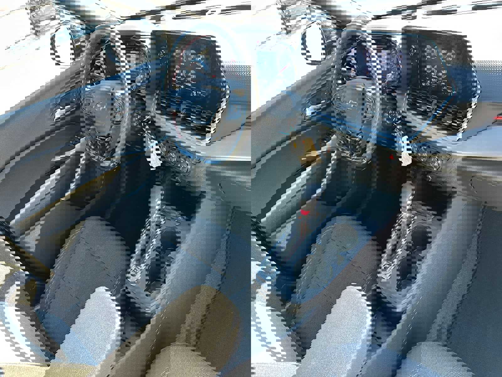 Used 2025 Chevrolet Trax RS w/ Sunroof Package image 11