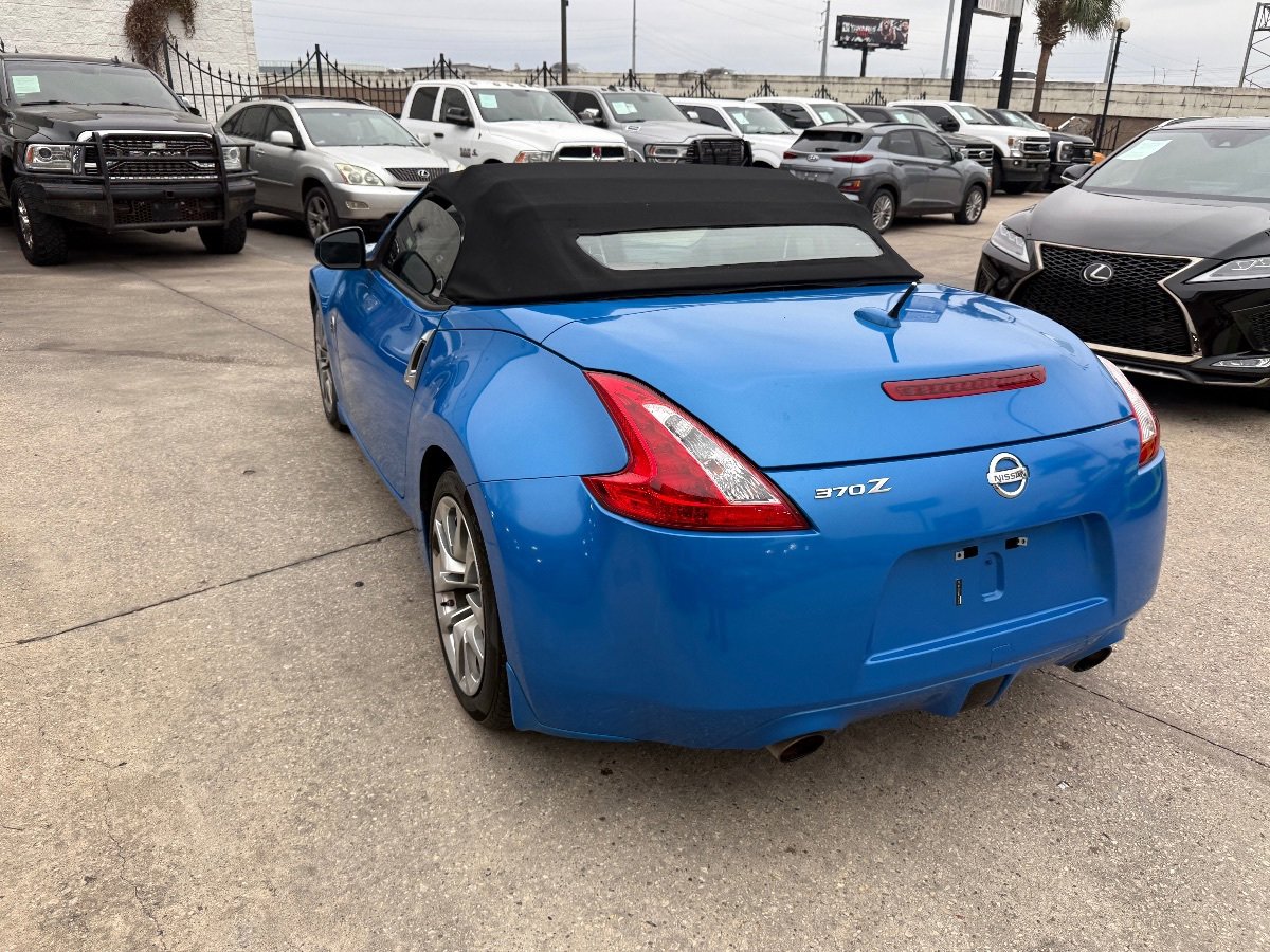 Used 2010 Nissan 370Z Touring RWD image 6