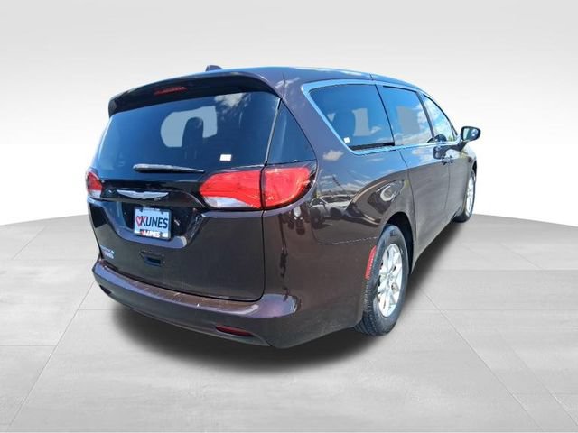 Used 2017 Chrysler Pacifica Touring FWD image 5