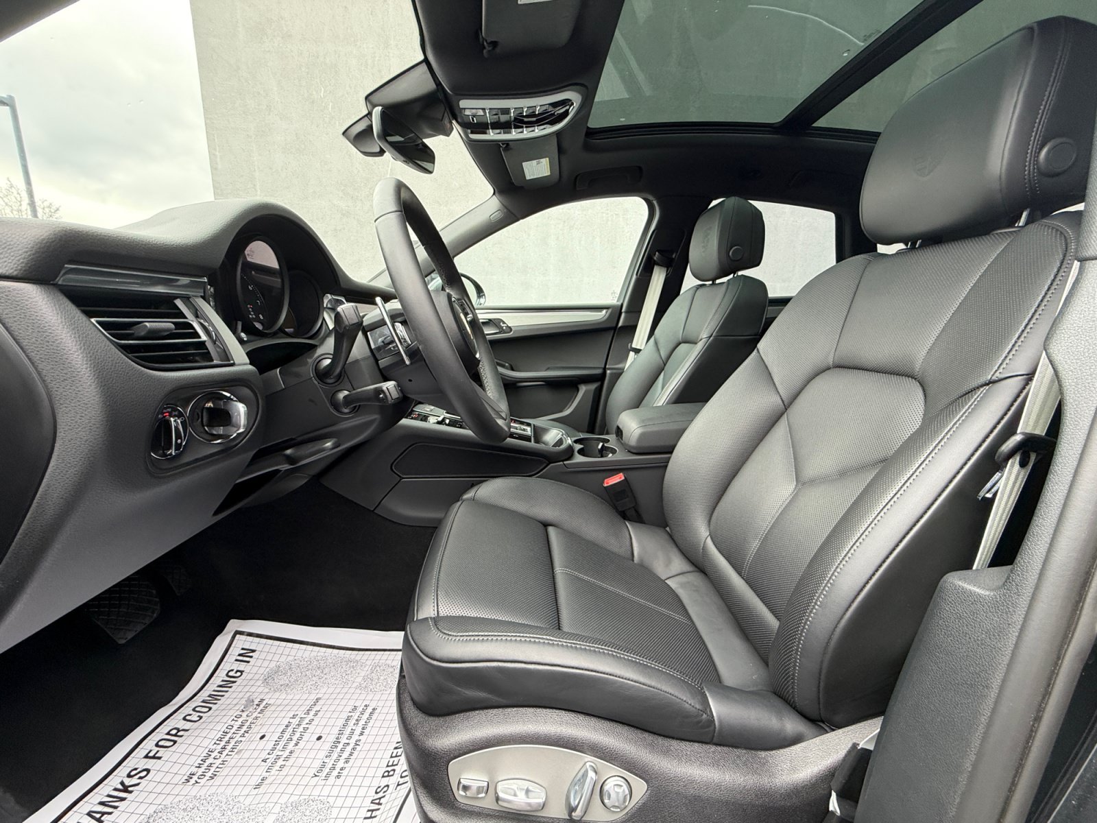 Used 2025 Porsche Macan AWD/4WD image 5