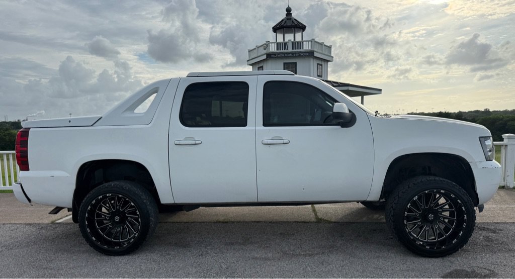 Used 2008 Chevrolet Avalanche LTZ w/ LTZ Preferred Equipment Group RWD image 4