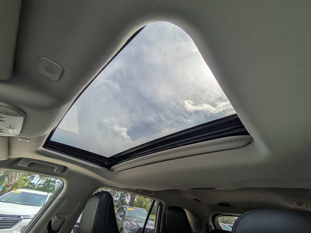 Used 2023 Toyota Highlander XLE FWD image 21