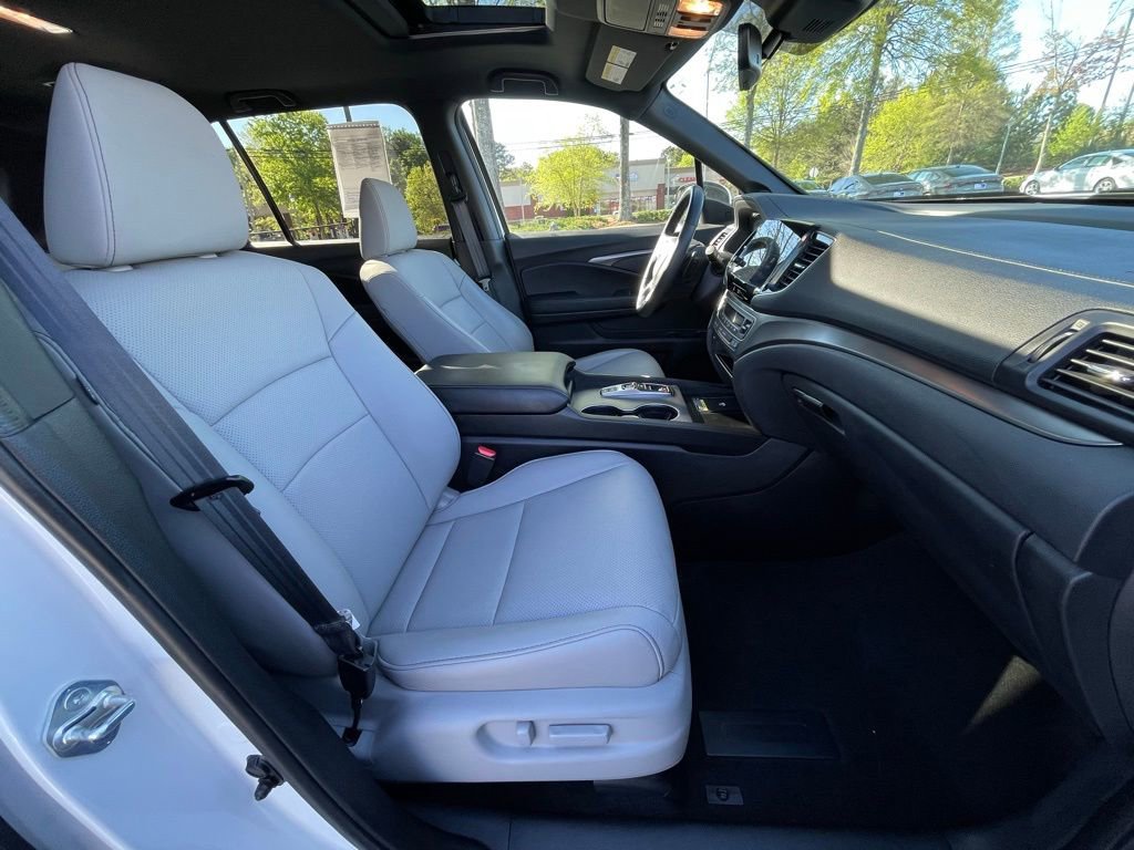 Certified 2025 Honda Passport EX-L image 32
