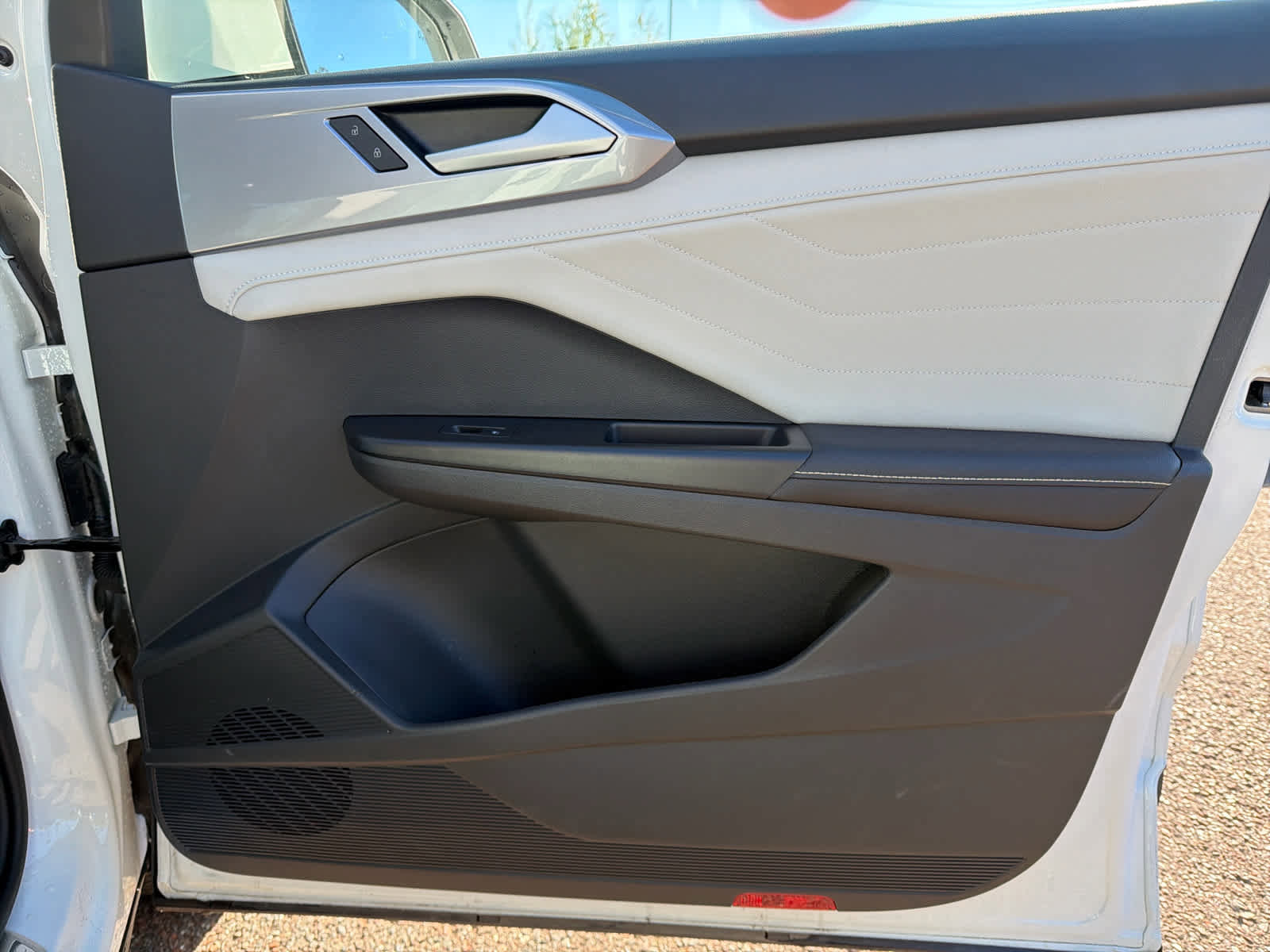 Certified 2025 Volkswagen Taos SEL image 36