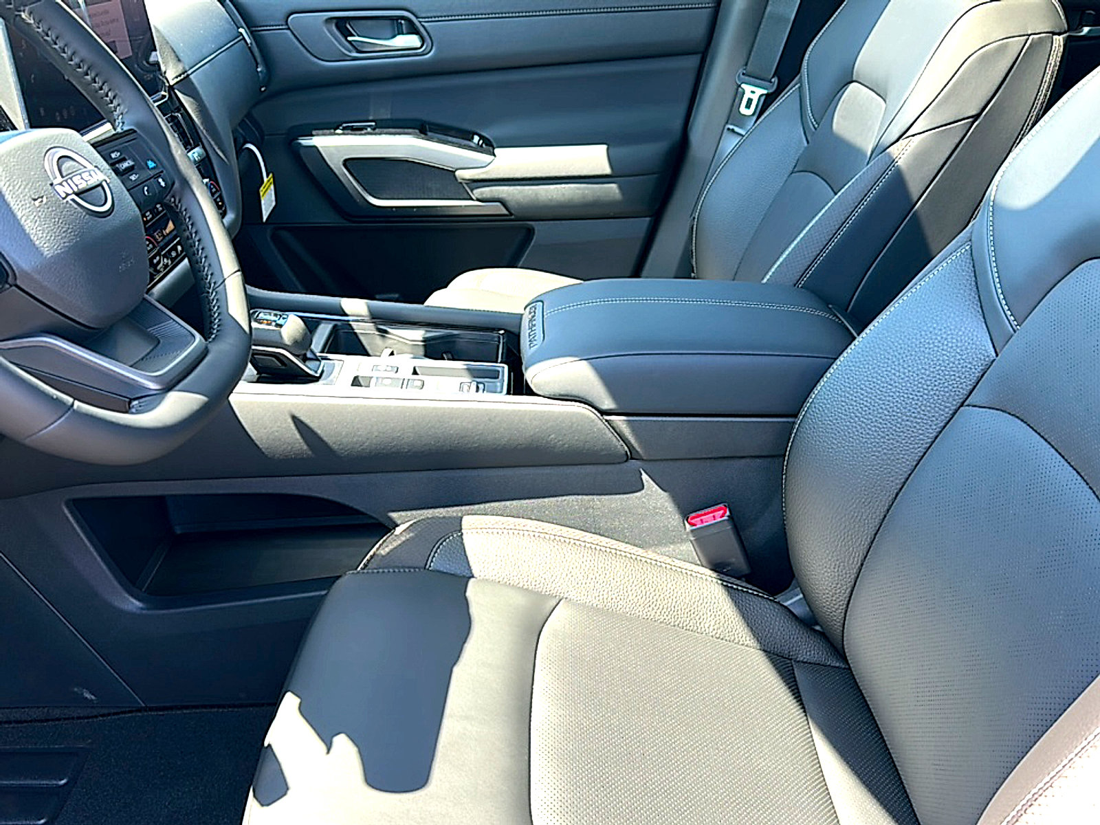 New 2026 Nissan Pathfinder SL w/ SL Premium Package FWD image 10