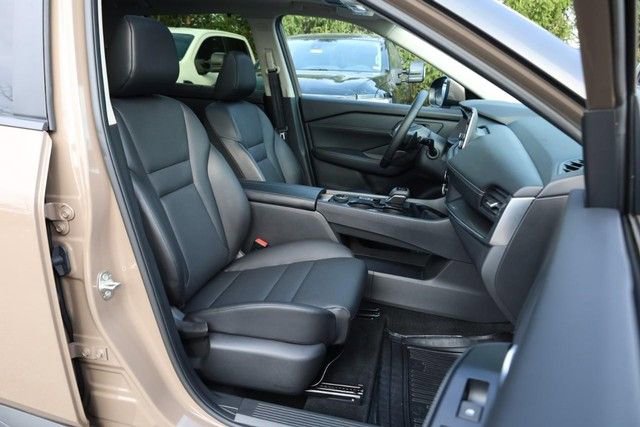 Certified 2025 Nissan Rogue SV w/ SV Premium Package image 28