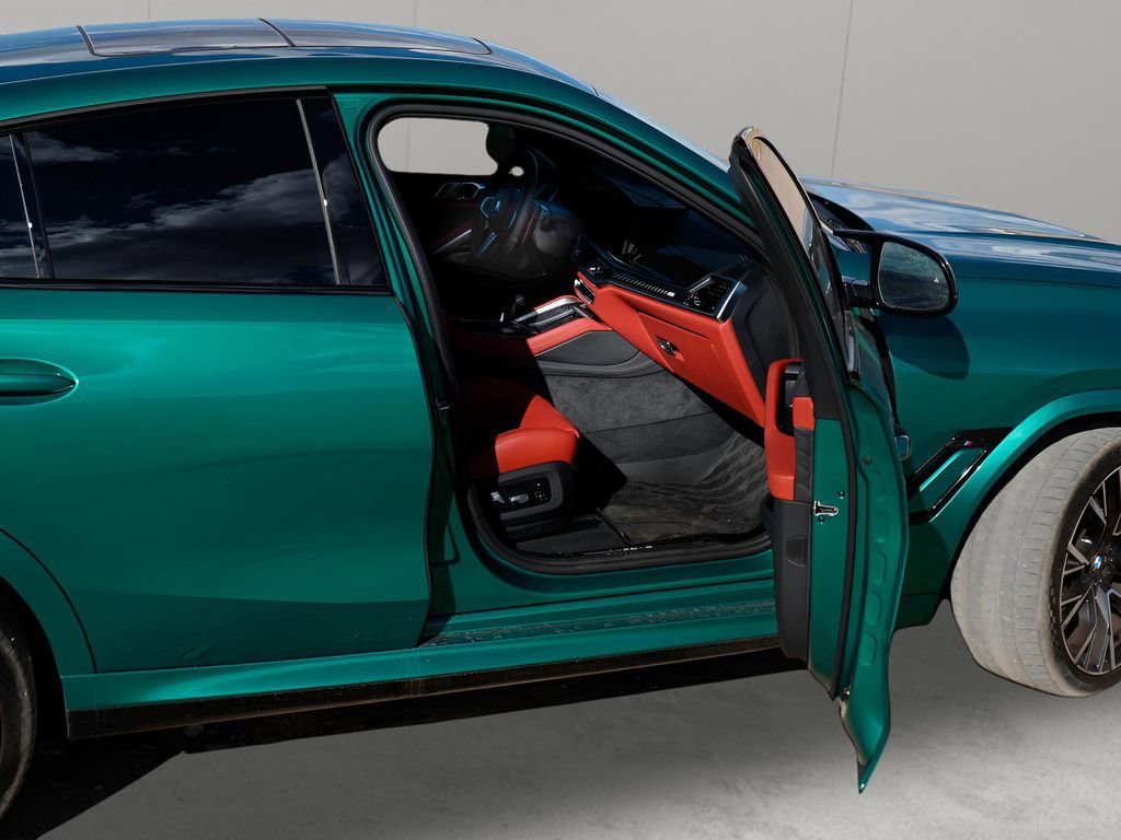 Used 2025 BMW X6 M Competition w/ Executive Package image 31