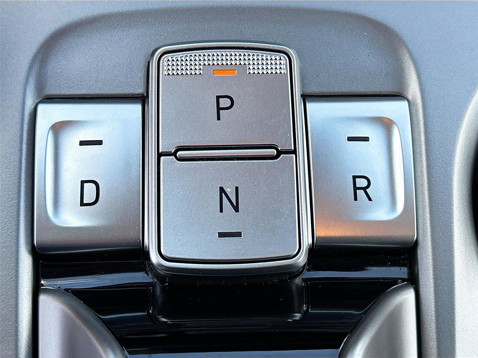 Used 2023 Hyundai Kona SE image 16