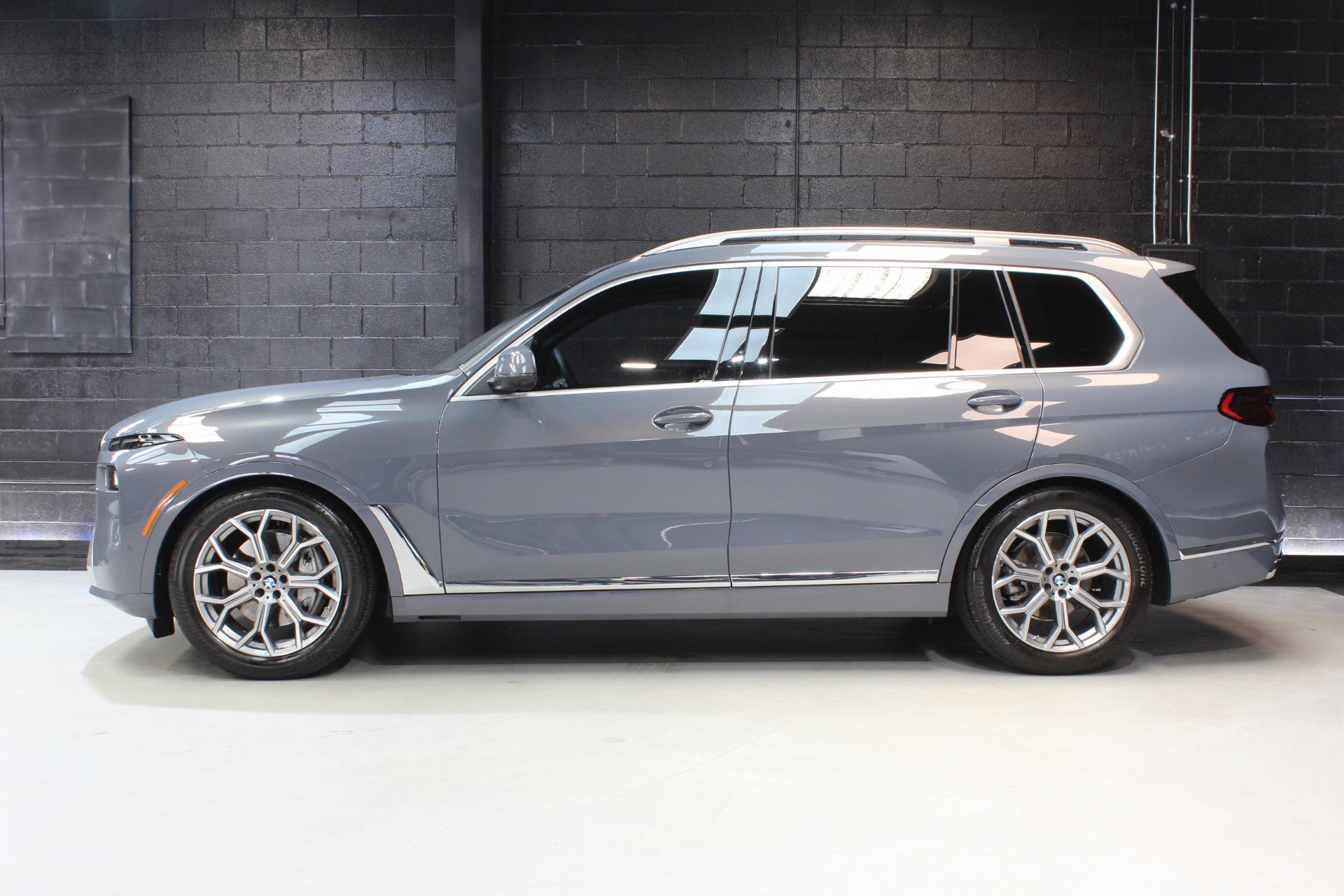 Used 2024 BMW X7 xDrive40i w/ Climate Comfort Package image 3