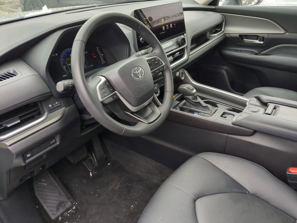 Used 2025 Toyota Grand Highlander AWD image 15