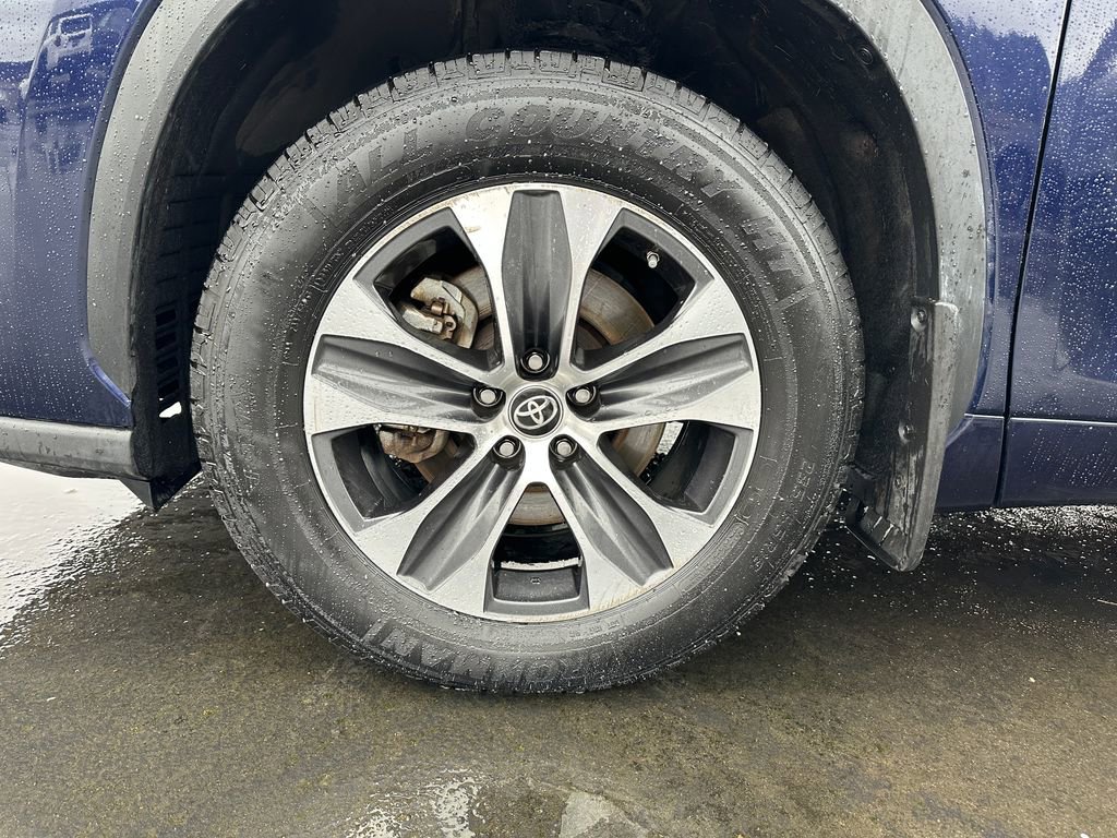 Used 2022 Toyota Highlander XLE image 12