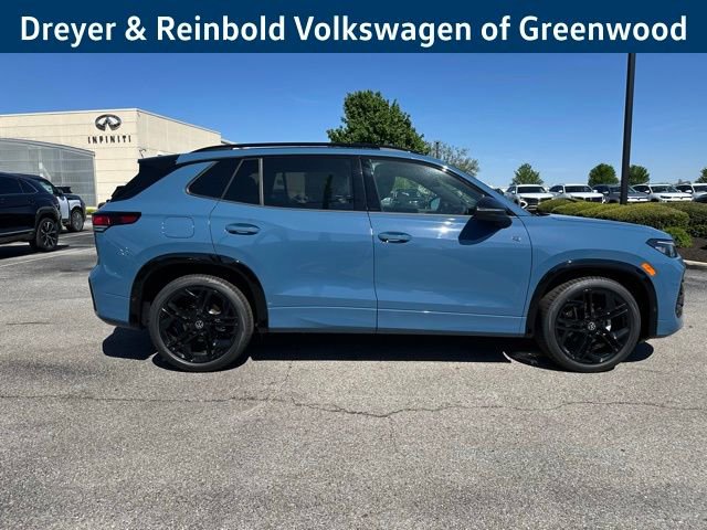New 2026 Volkswagen Tiguan SE R-Line FWD image 8