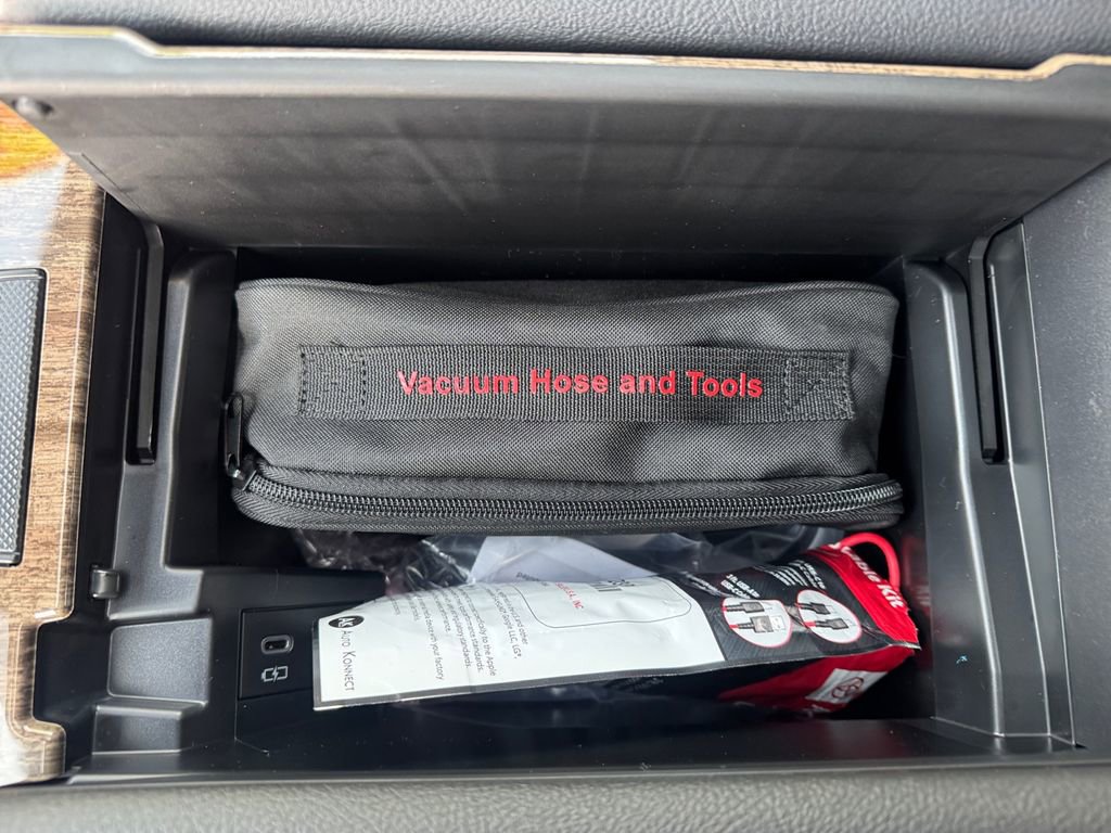 Used 2025 Toyota Sienna Platinum image 28