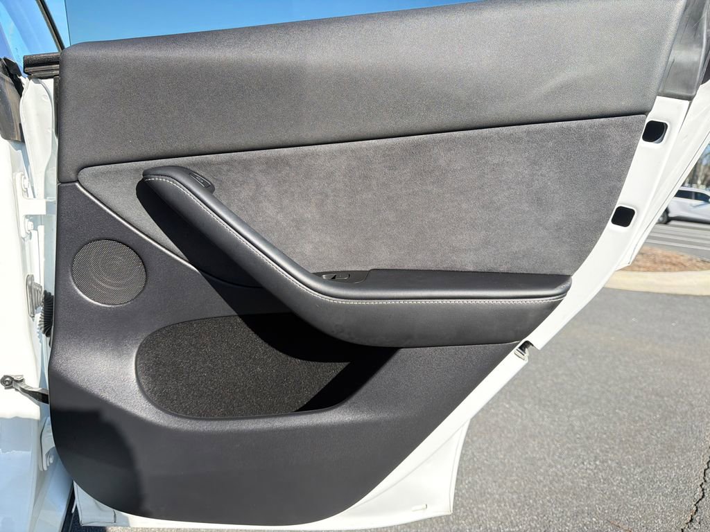 Used 2023 Tesla Model Y Long Range image 17