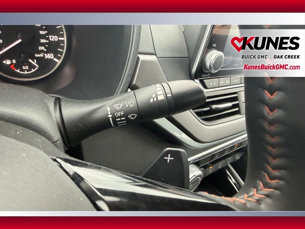 Used 2025 Nissan Altima 2.5 SR FWD image 13