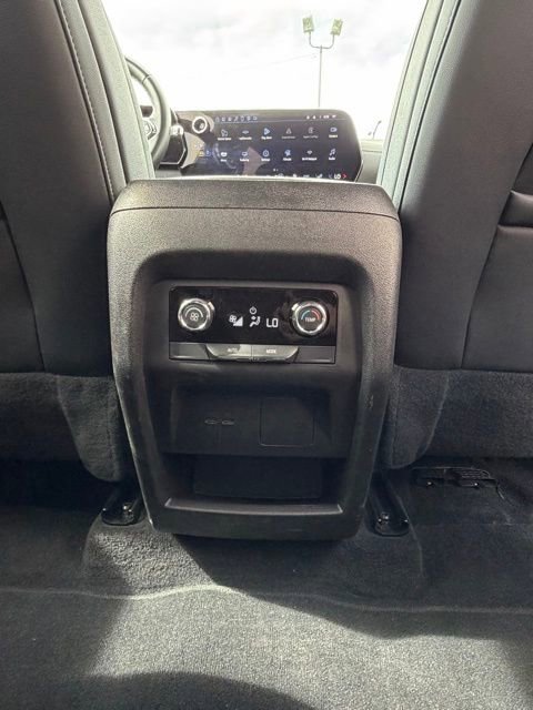 Used 2025 Chevrolet Traverse Z71 AWD/4WD image 23