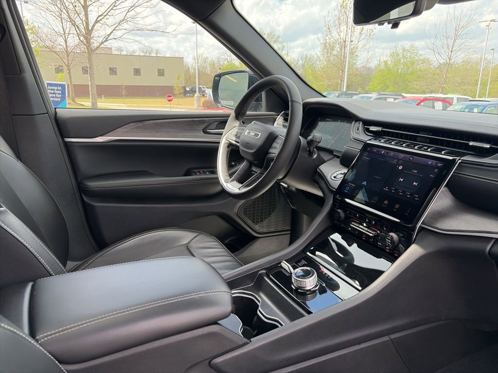 Used 2024 Jeep Grand Cherokee L Limited w/ Luxury Tech Group II AWD/4WD image 32