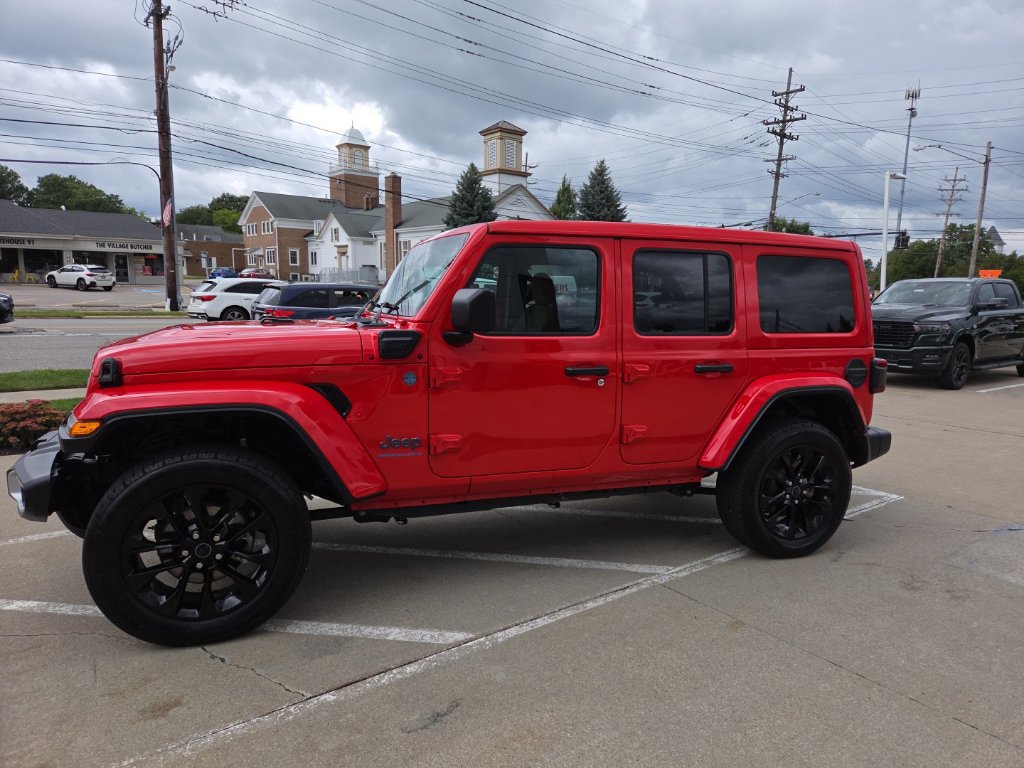 Certified 2025 Jeep Wrangler Unlimited Sahara w/ Safety Group AWD/4WD image 7
