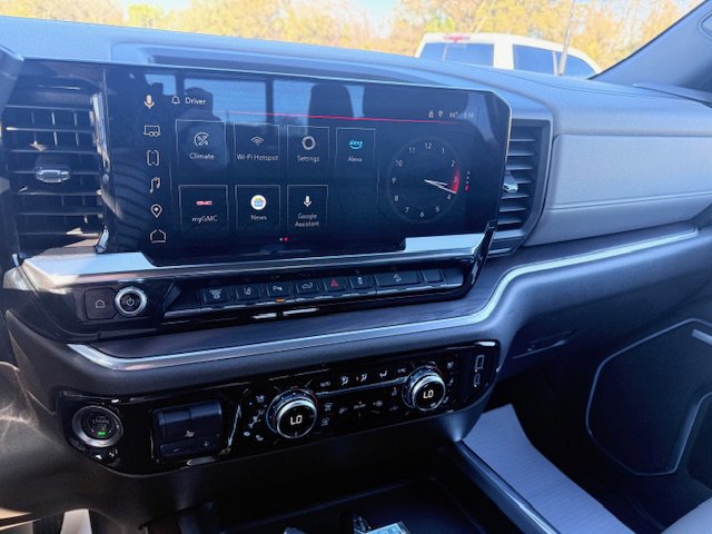 Used 2025 GMC Sierra 2500 SLT w/ SLT Premium Package image 28