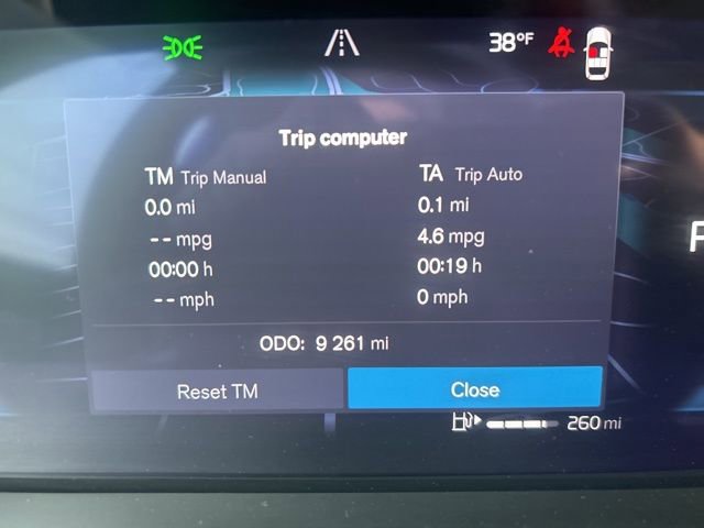 Certified 2025 Volvo XC40 B5 Core image 20