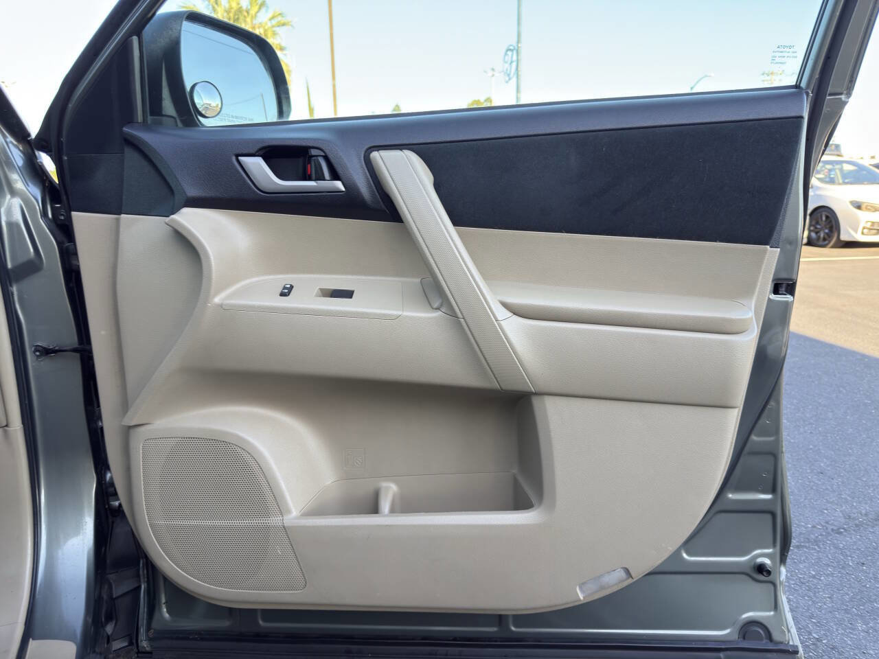 Used 2012 Toyota Highlander 4WD w/ Tech Pkg image 14