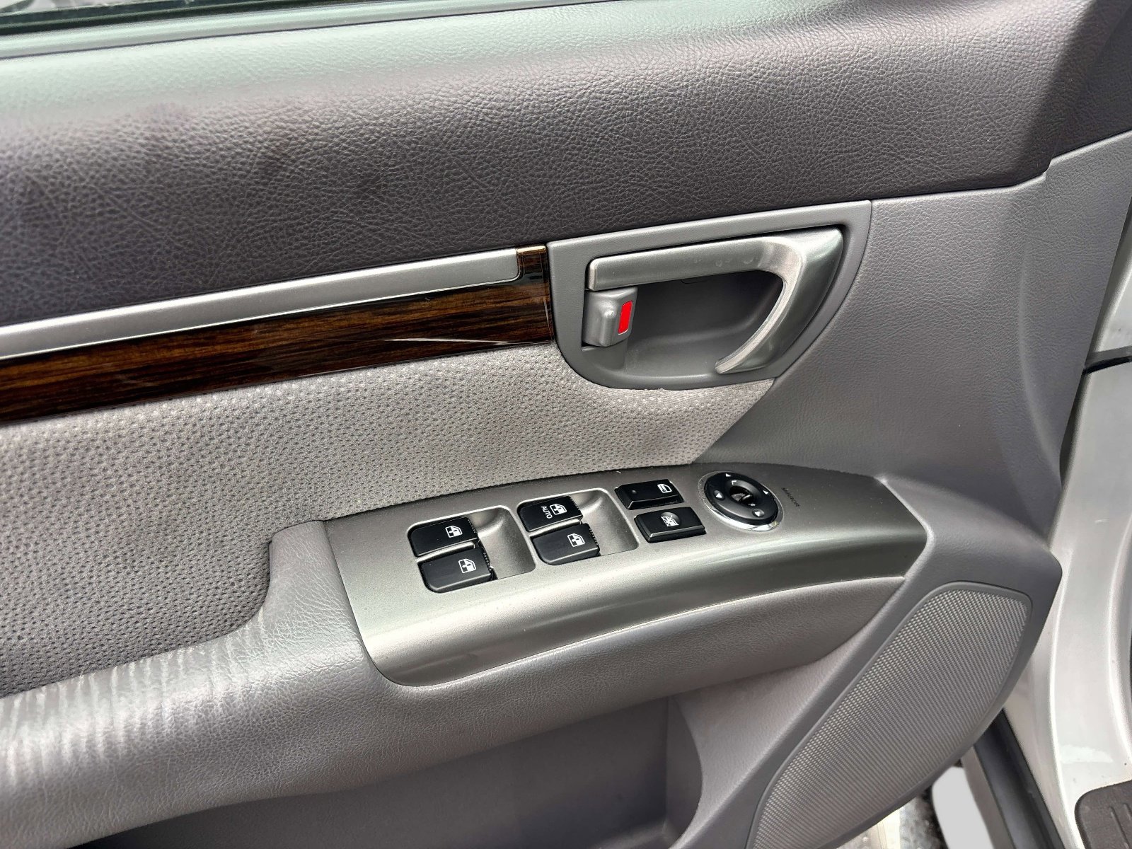 Used 2011 Hyundai Santa Fe SE image 11