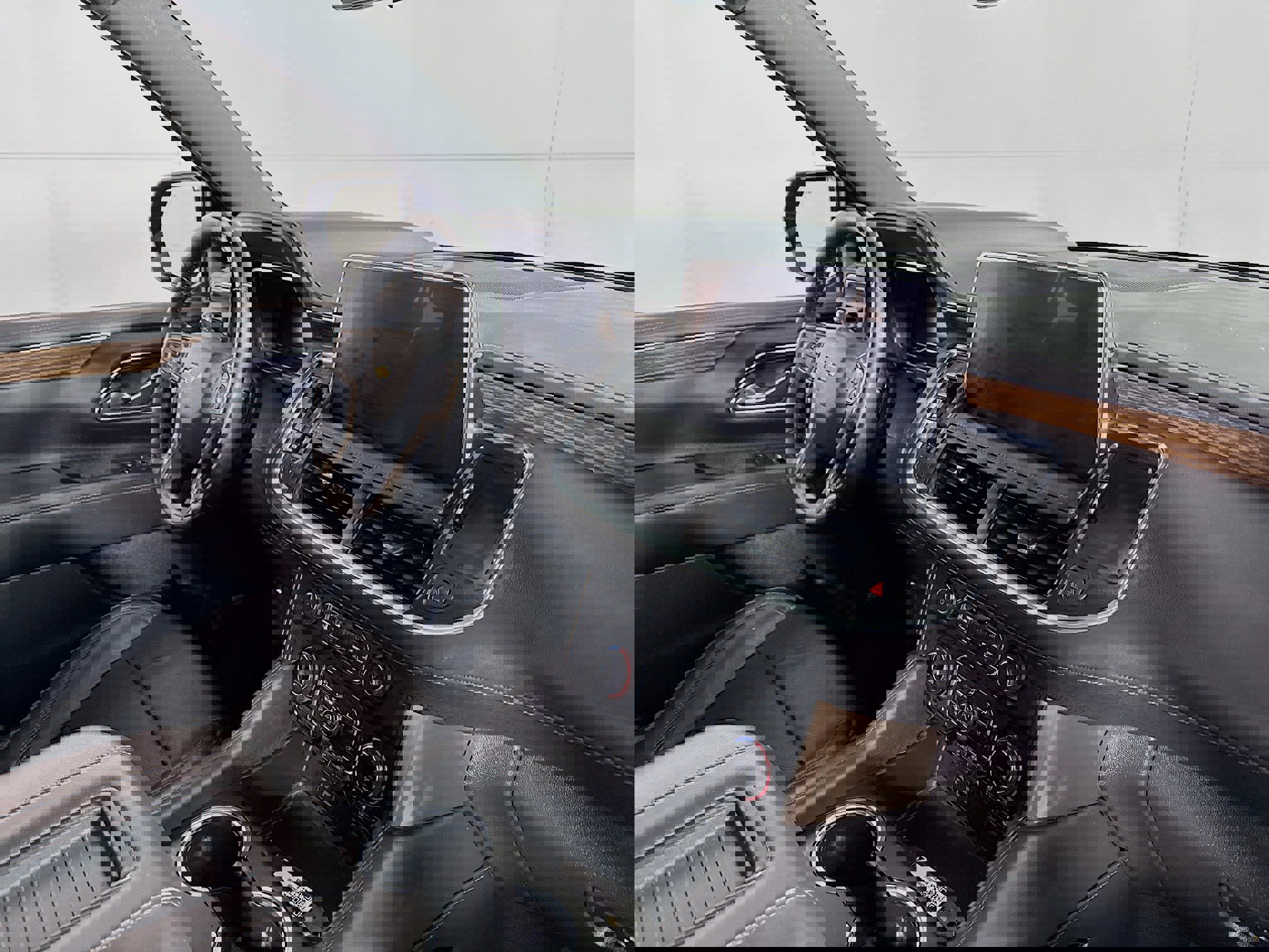 Used 2023 Chevrolet Suburban High Country image 31