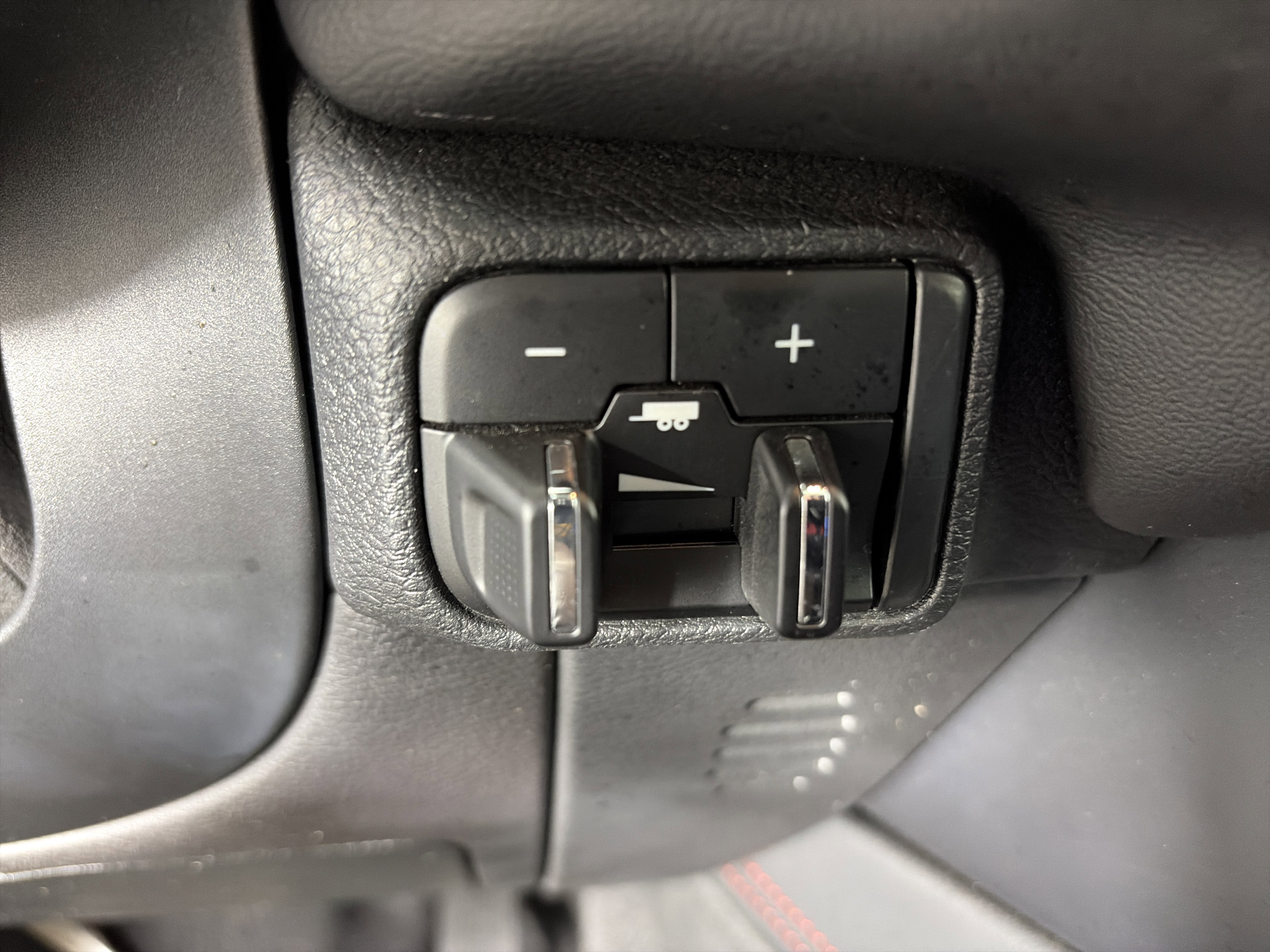 Used 2024 Dodge Durango GT image 35