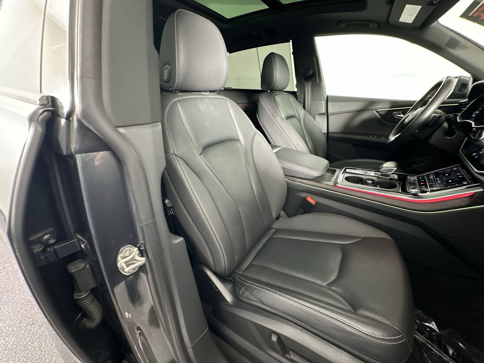 Used 2021 Audi Q8 Prestige image 27