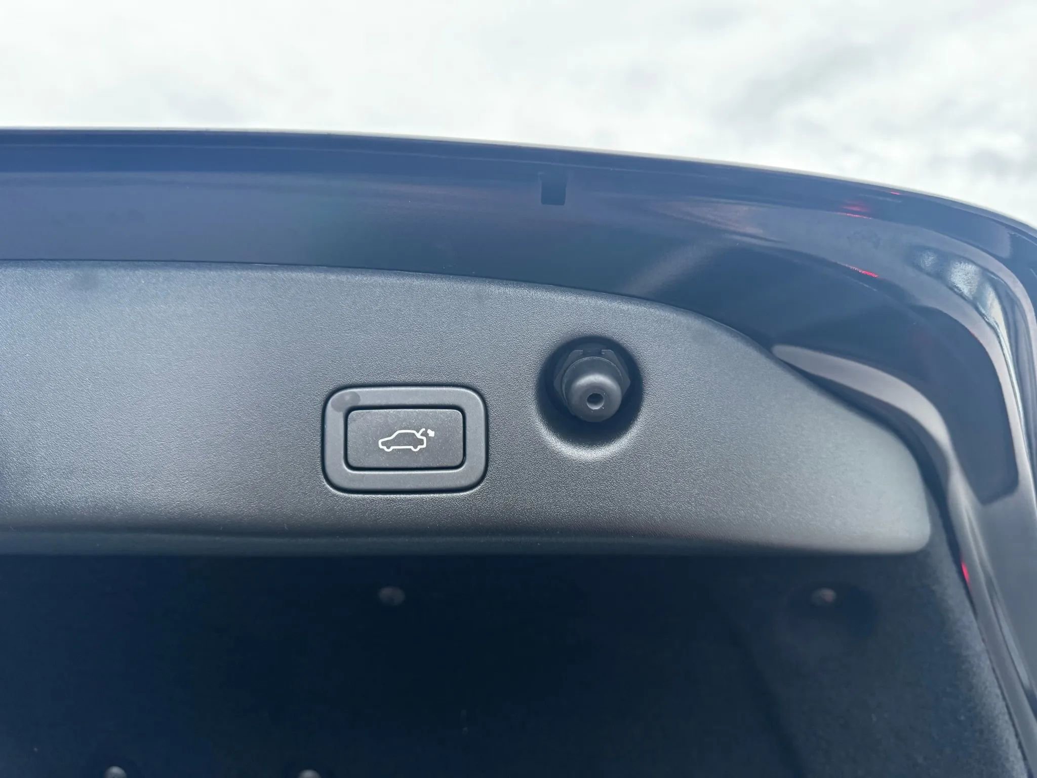 Used 2015 Jaguar XJ R image 27