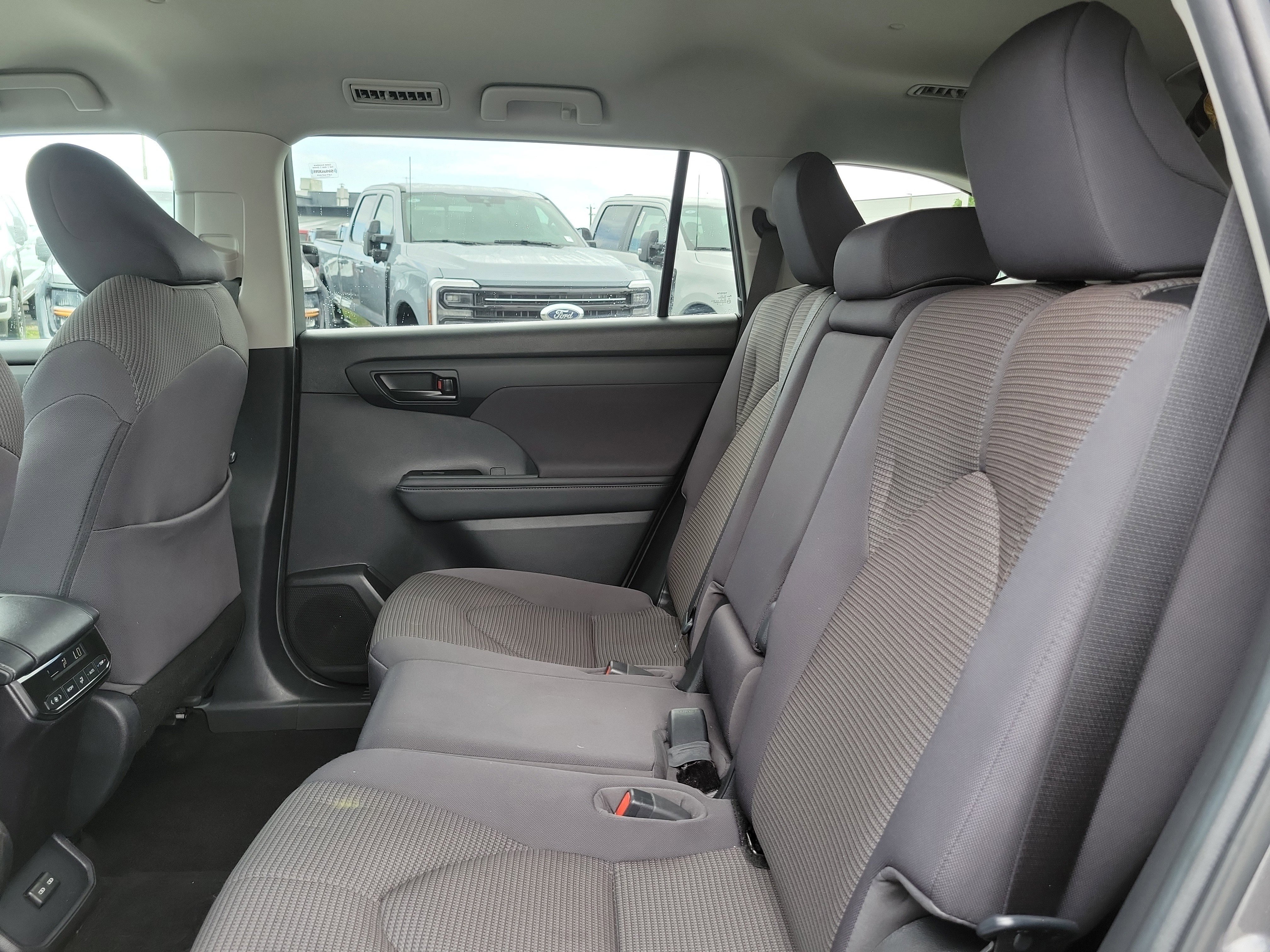 Used 2023 Toyota Highlander LE FWD image 13