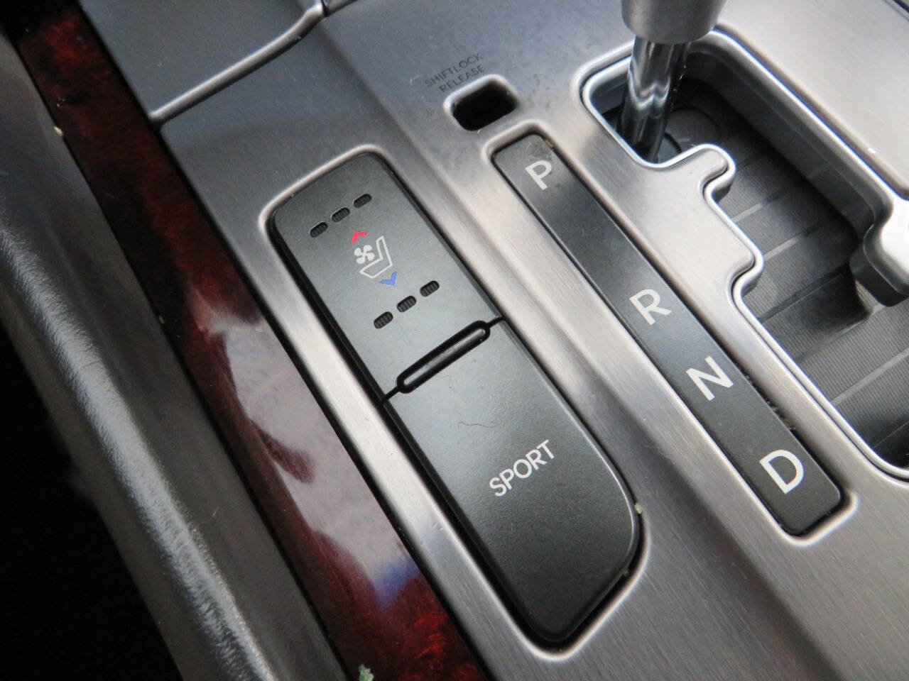 Used 2012 Hyundai Equus Signature image 24