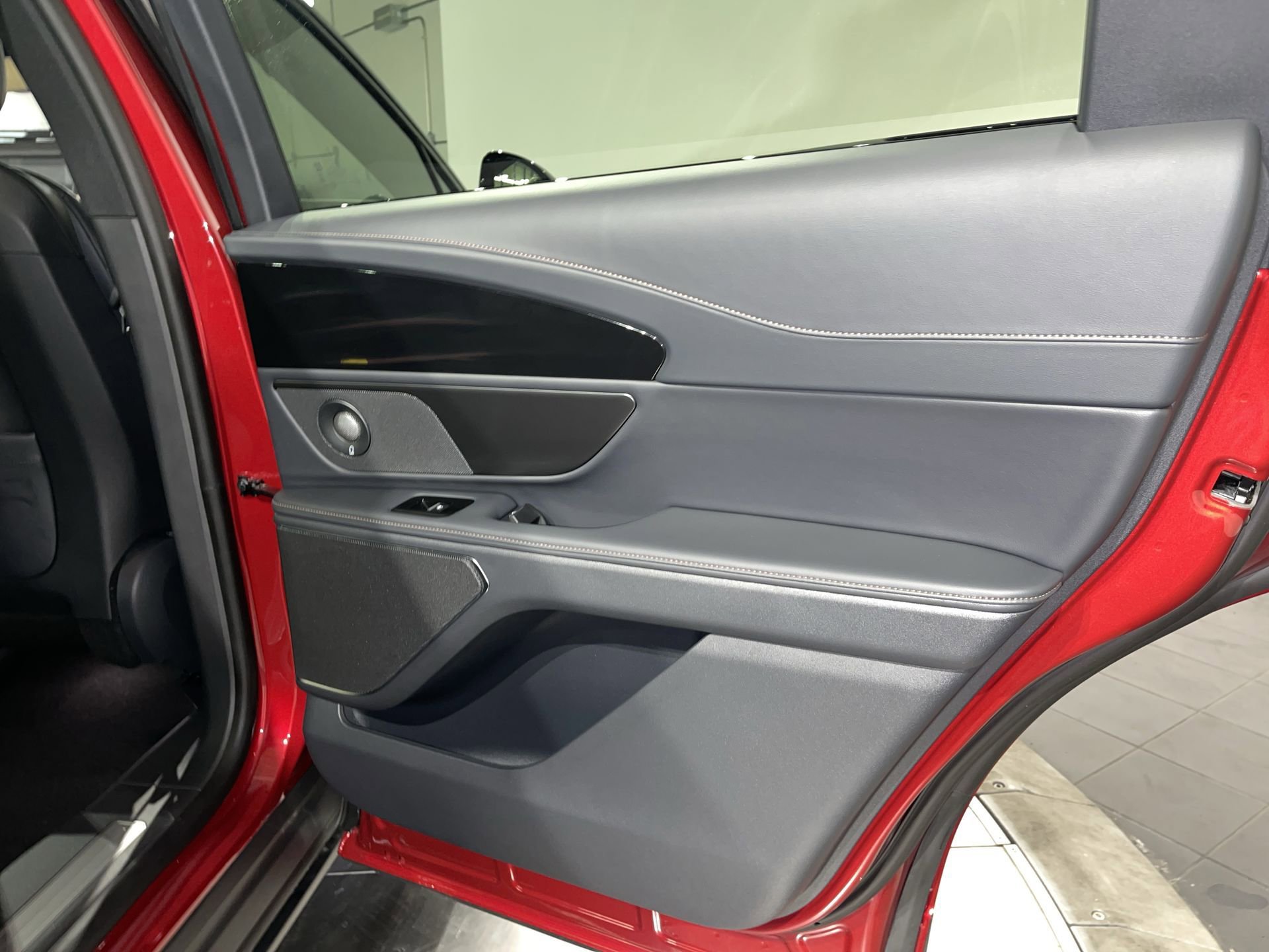 New 2024 Lincoln Nautilus Premier w/ Equipment Group 102A image 31