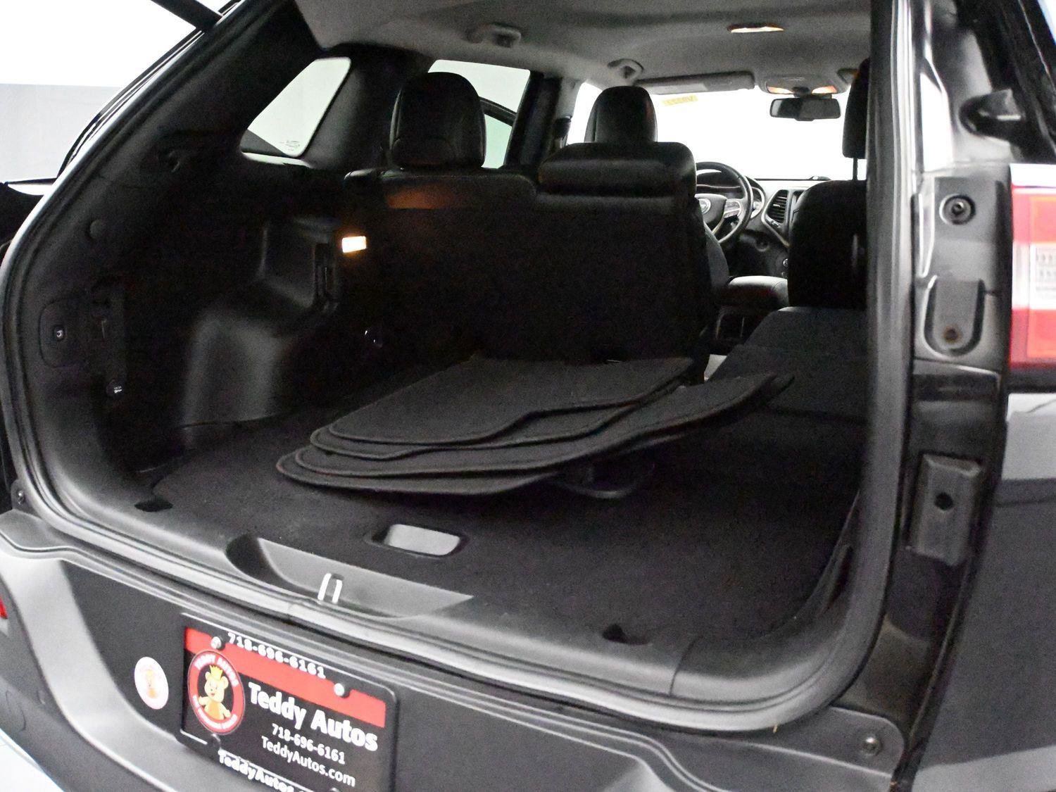 Used 2018 Jeep Cherokee Limited image 12