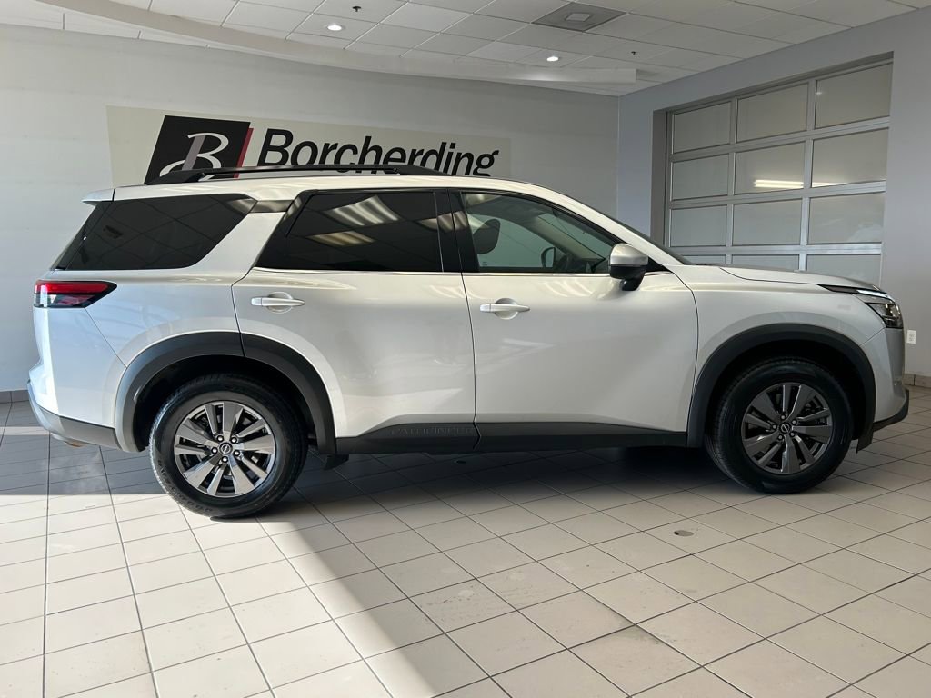 Used 2022 Nissan Pathfinder SV w/ SV Premium Package image 8