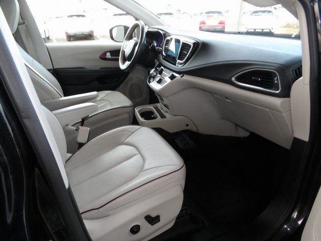Used 2018 Chrysler Pacifica Limited w/ Tire & Wheel Group image 35