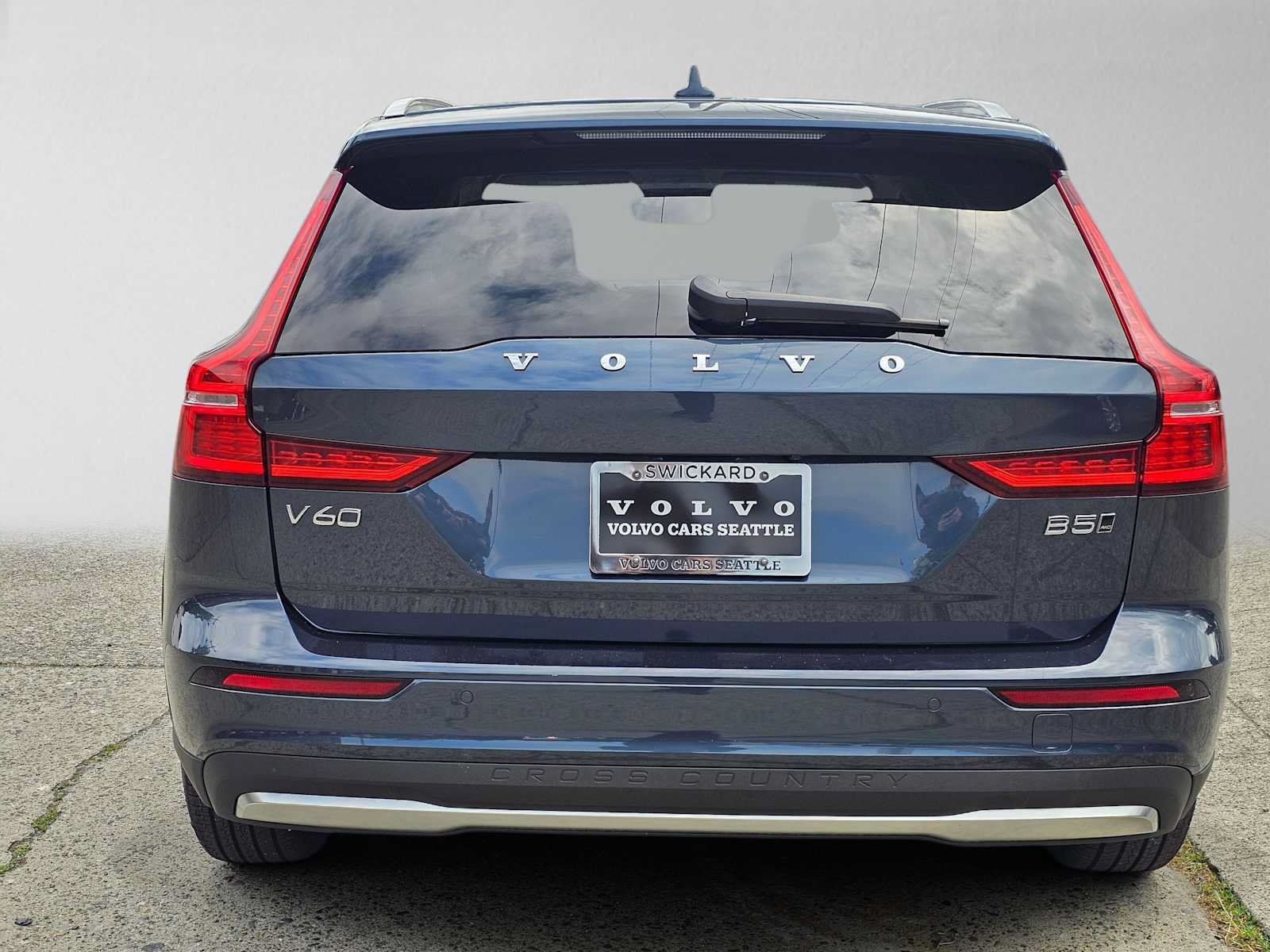 New 2026 Volvo V60 B5 Cross Country Plus w/ Climate Package AWD/4WD image 4