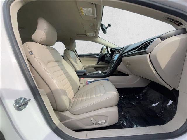Used 2017 Ford Fusion SE w/ Fusion SE Technology Package image 21