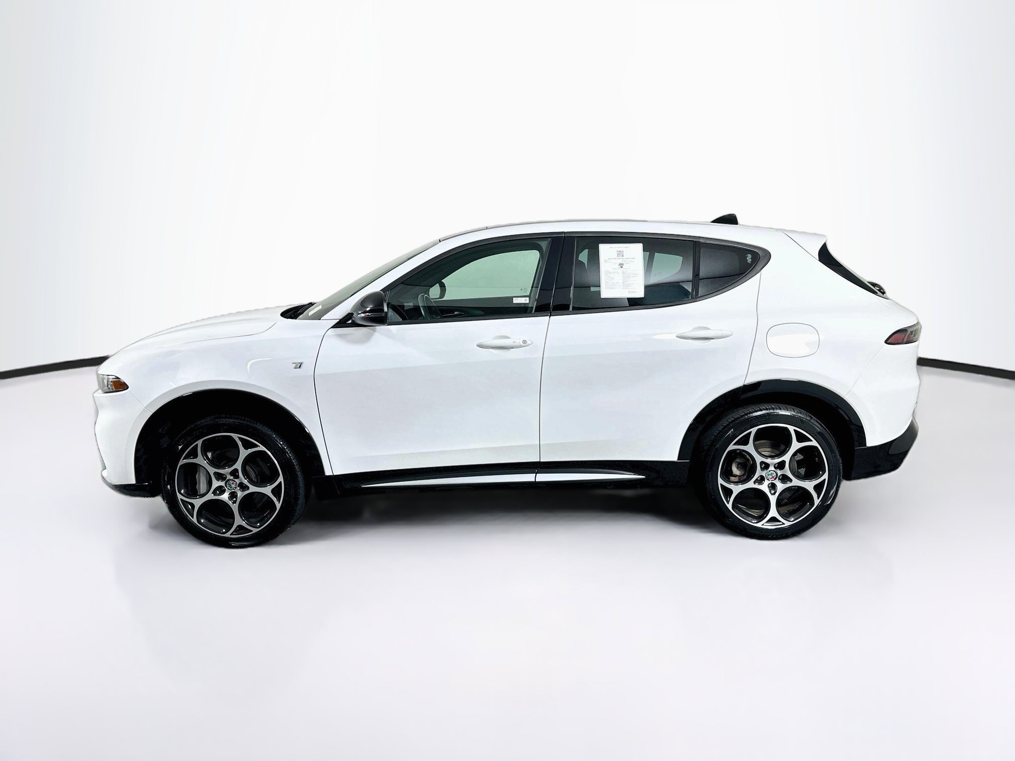Used 2024 Alfa Romeo Tonale Ti w/ Premium Interior Package AWD/4WD image 4