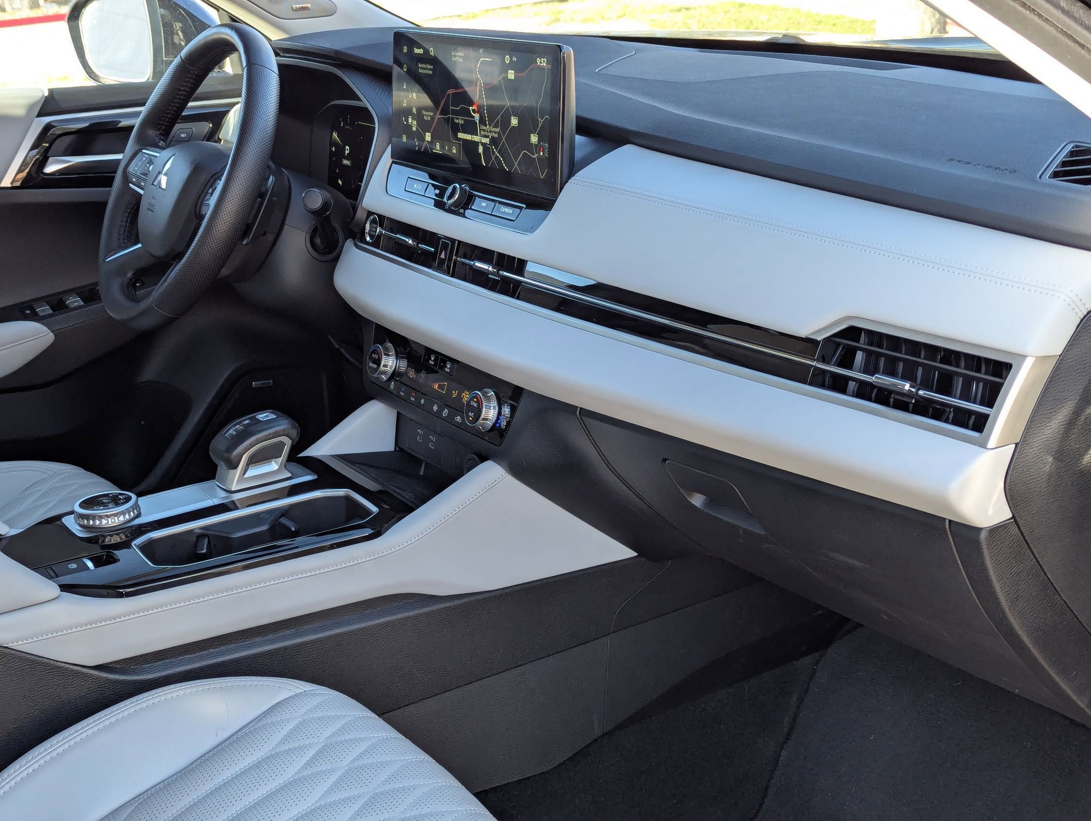 Used 2025 Mitsubishi Outlander SEL image 29