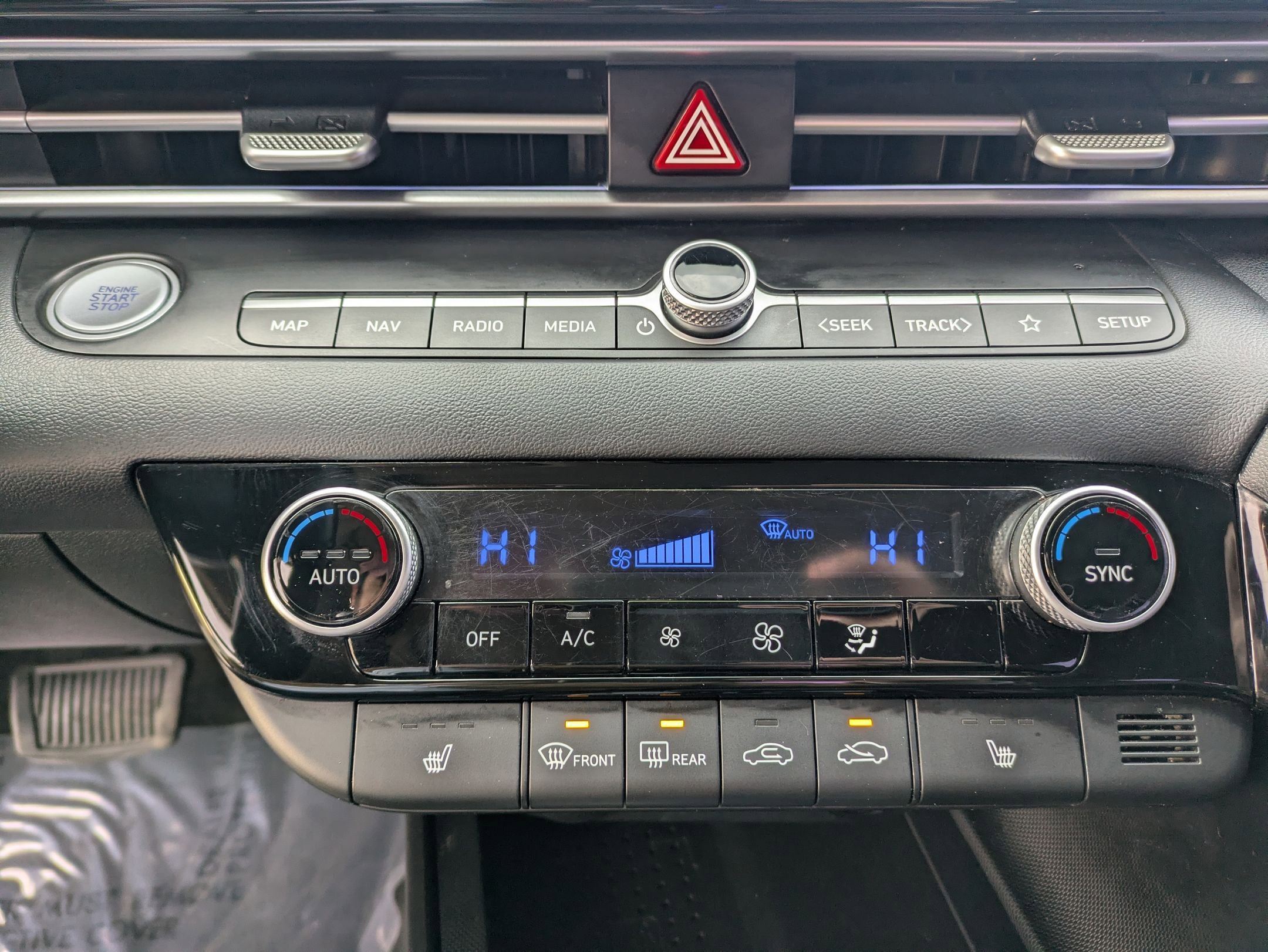 Used 2022 Hyundai Elantra Limited image 18