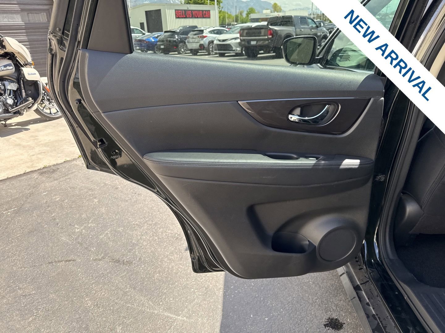 Used 2020 Nissan Rogue SV image 15