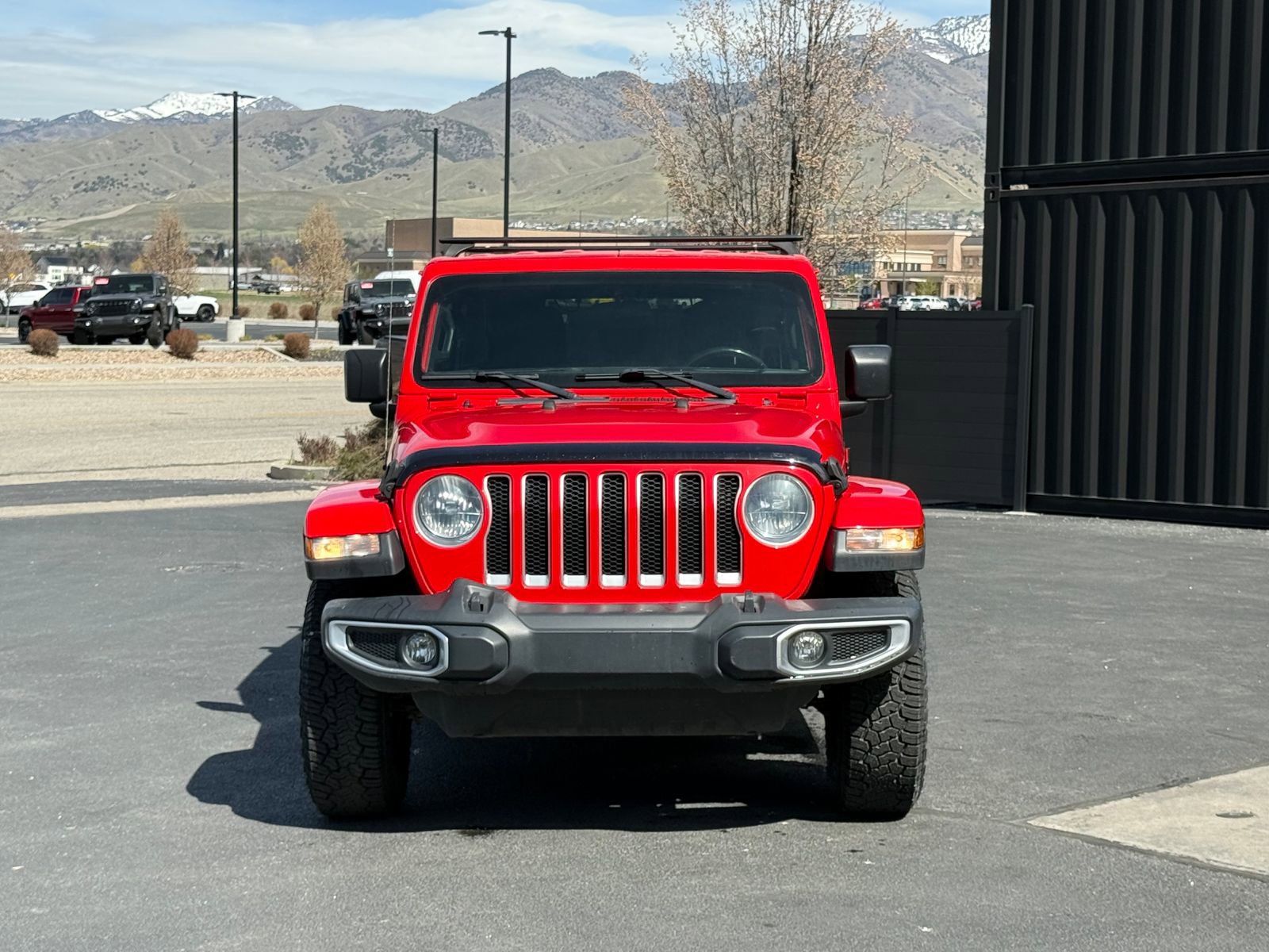Used 2018 Jeep Wrangler Unlimited Sahara AWD/4WD image 3