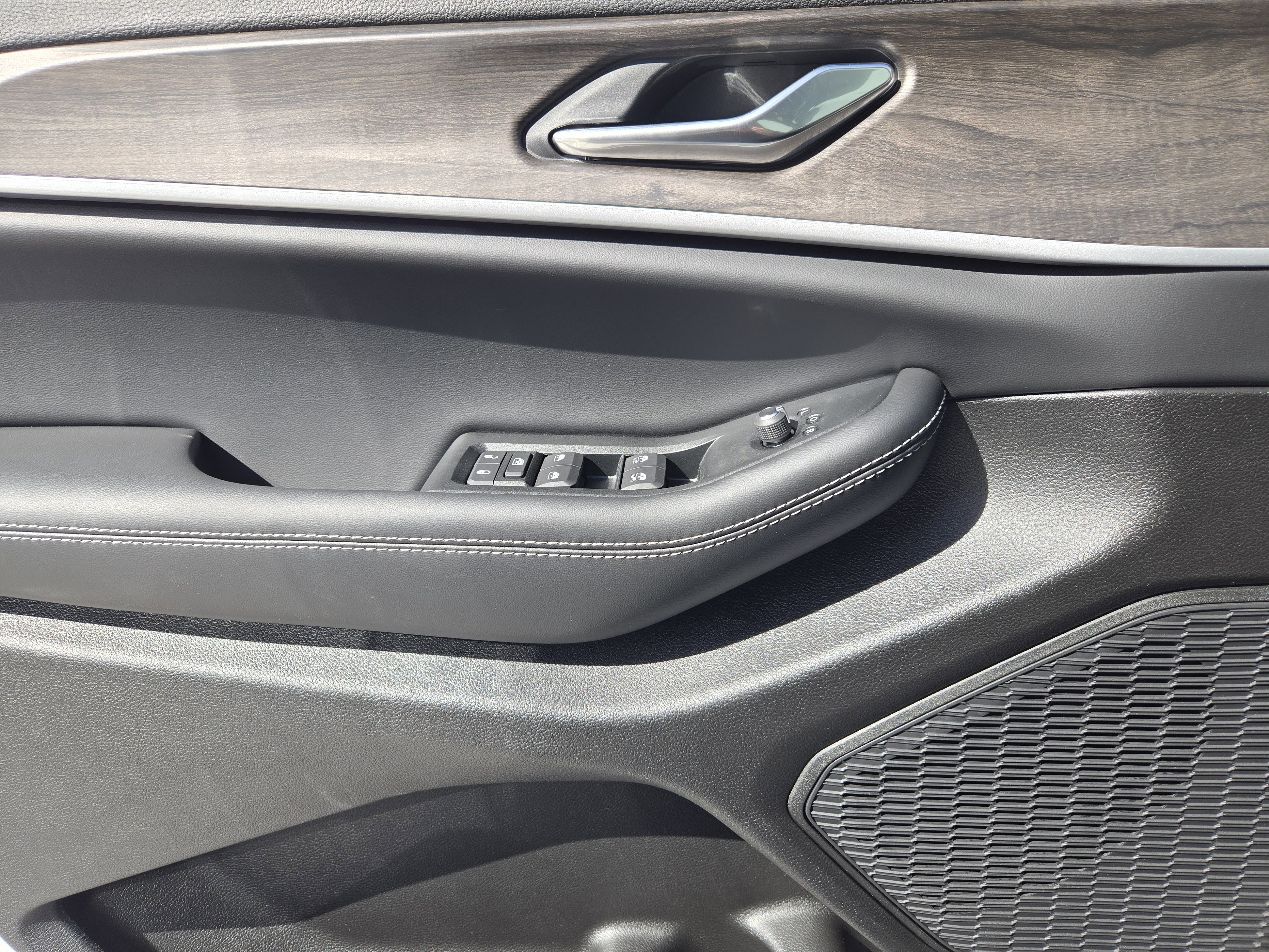 New 2026 Jeep Grand Cherokee Altitude image 18