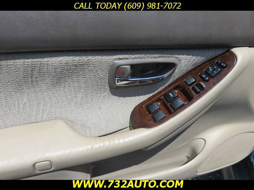 Used 2002 Subaru Outback Wagon AWD/4WD image 30